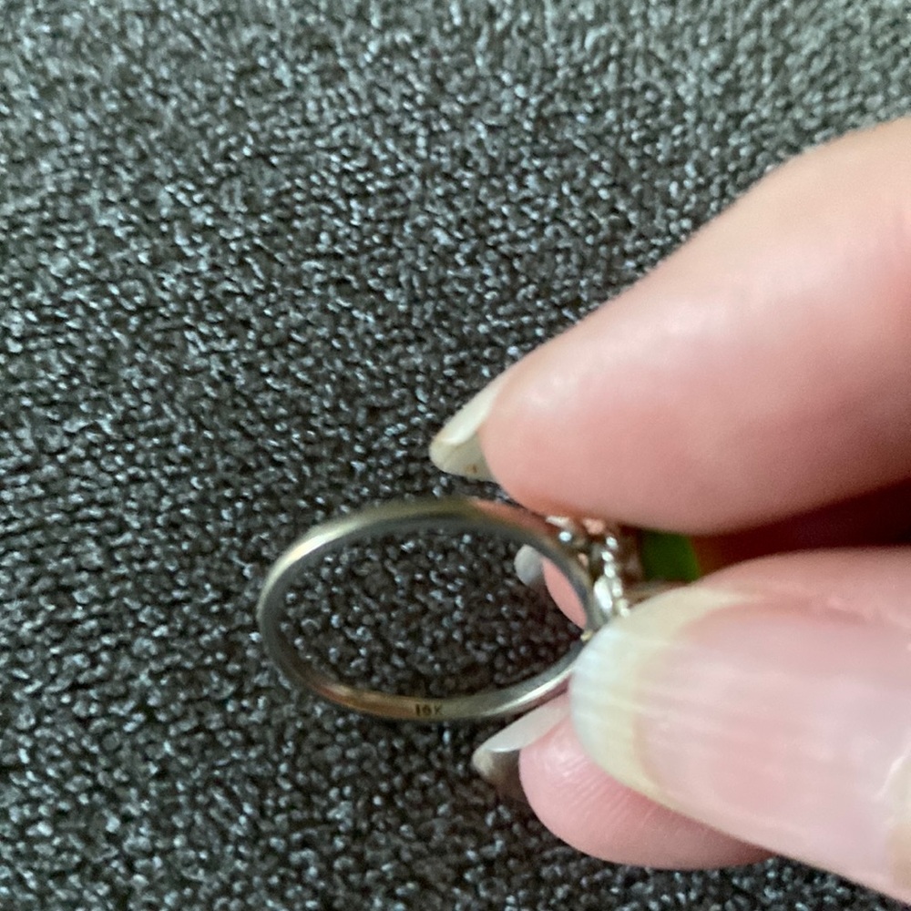 Peridot ring - Picture 2 of 3